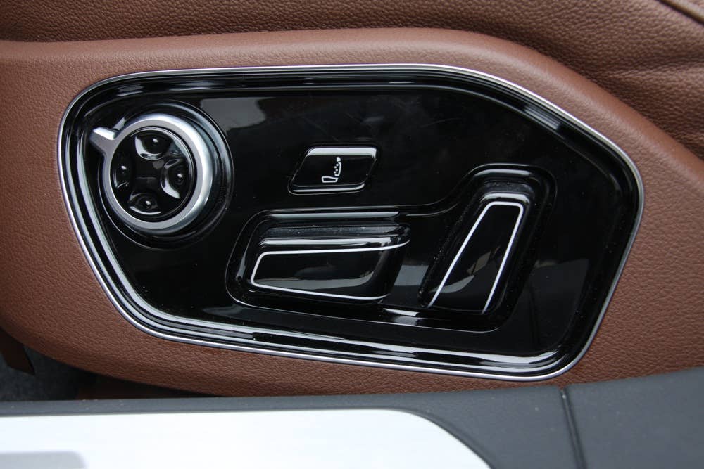 2011 Audi A8 seat detail