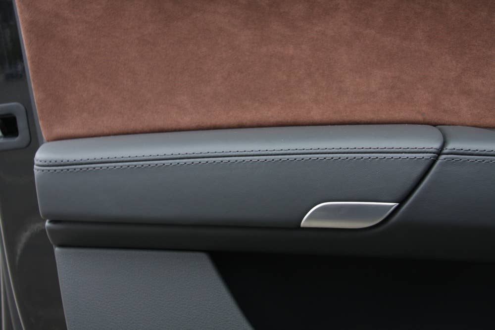 2011 Audi A8 door detail