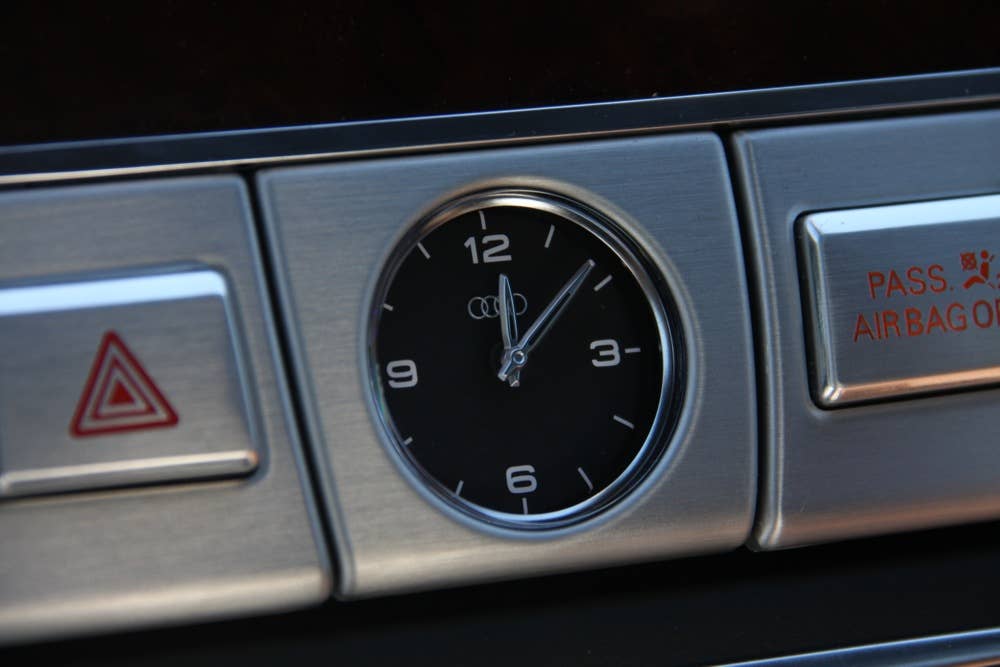 2011 Audi A8 clock