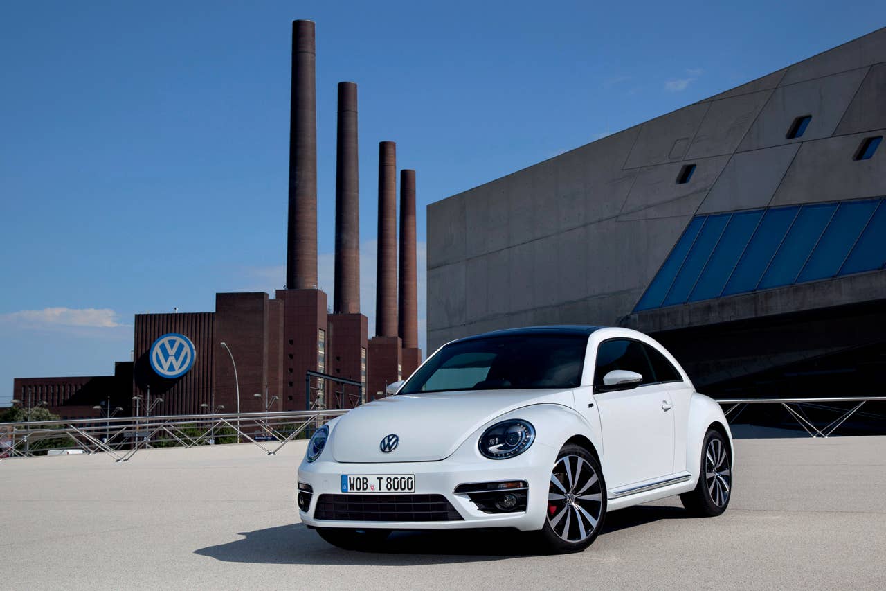 2013 Volkswagen Beetle R-Line front 3/4