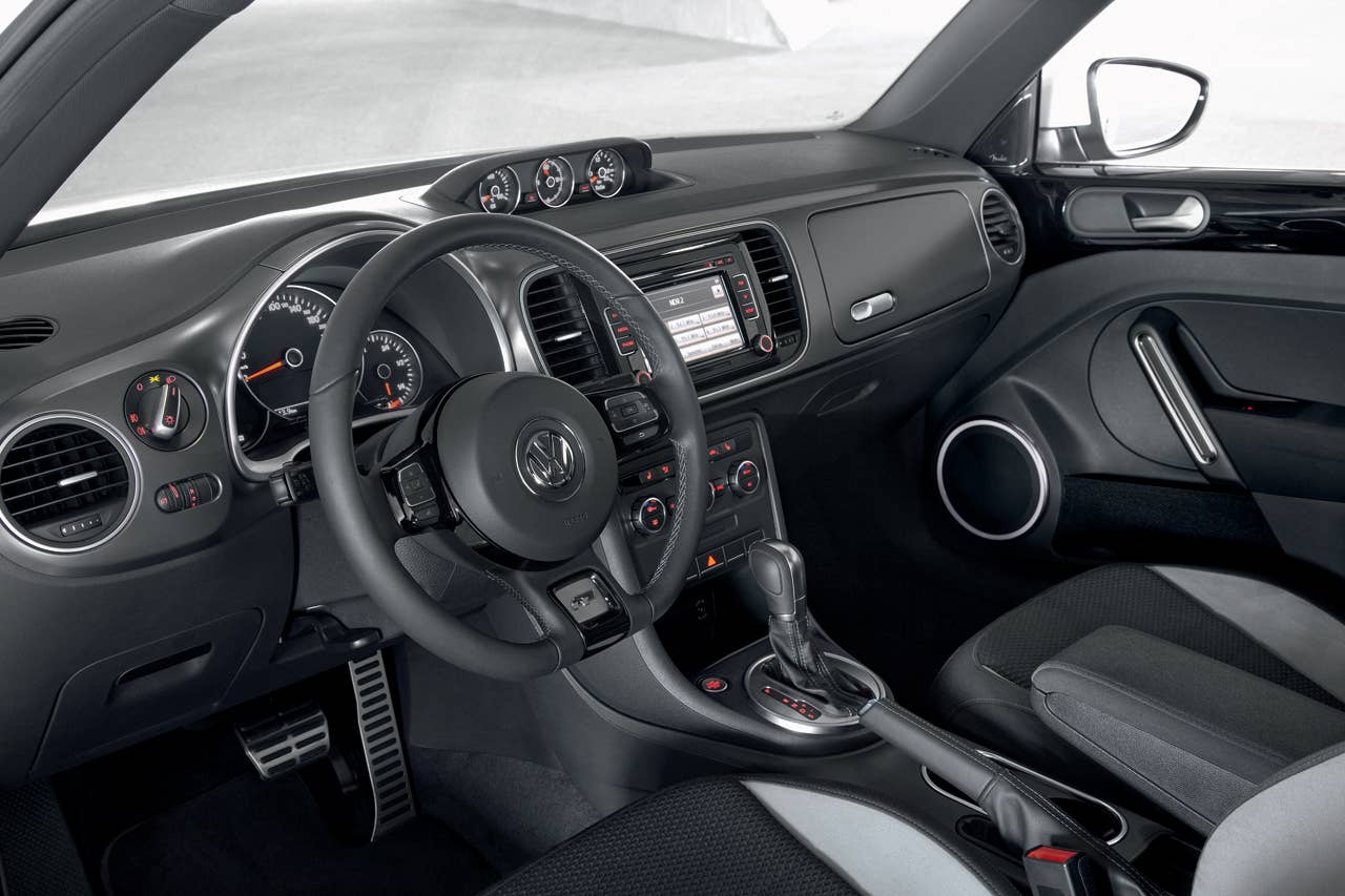 2013 Volkswagen Beetle R-Line interior - instrument panel