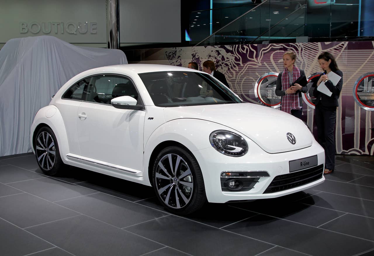 2013 Volkswagen Beetle R-Line front 3/4