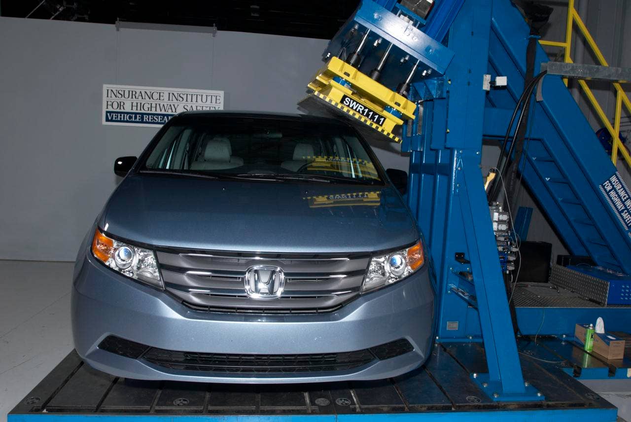 IIHS roof test on 2011 Honda Odyssey