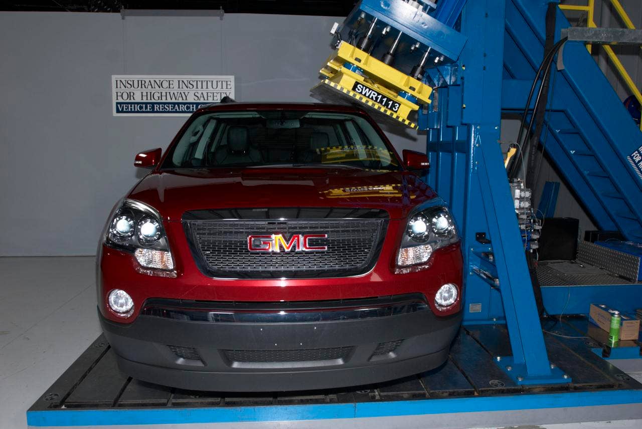 IIHS roof test on 2011 GMC Acadia