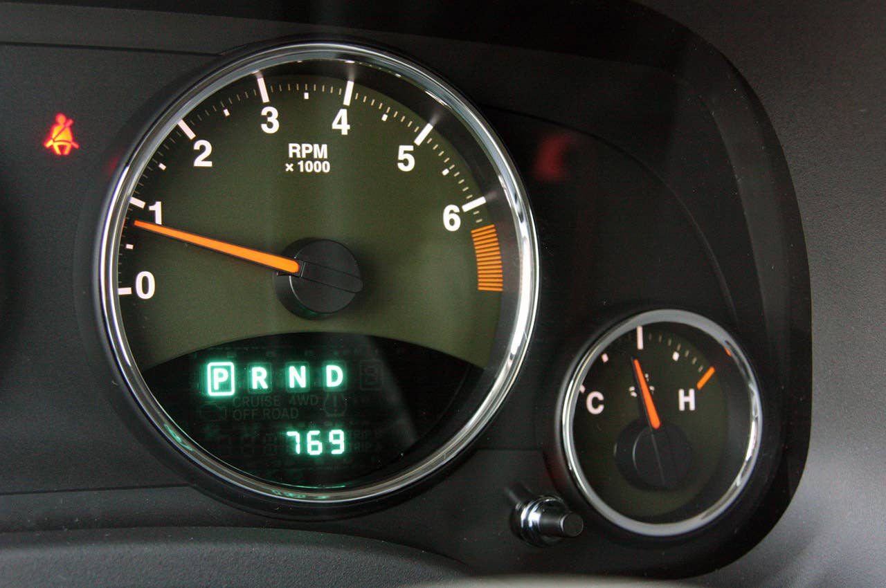 2011 Jeep Compass tachometer