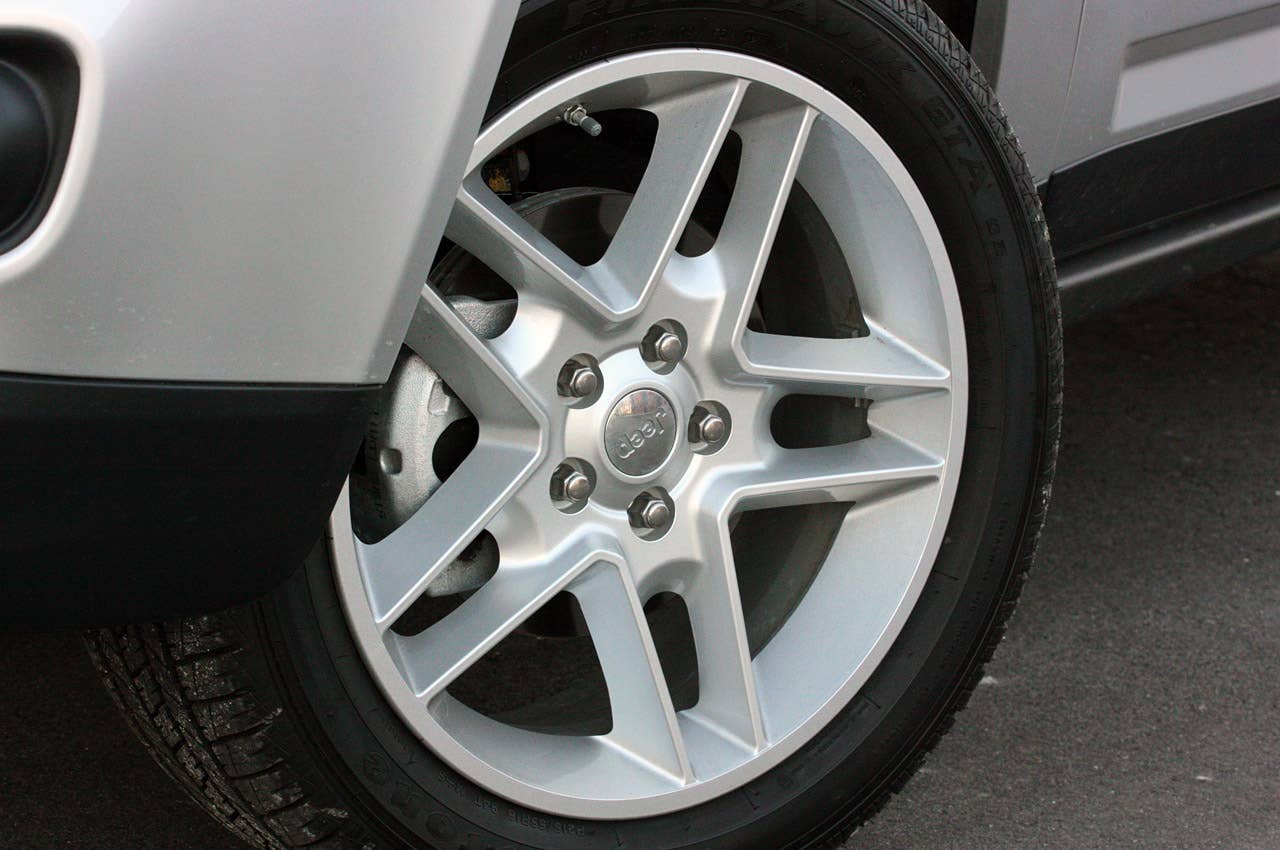 2011 Jeep Compass wheel
