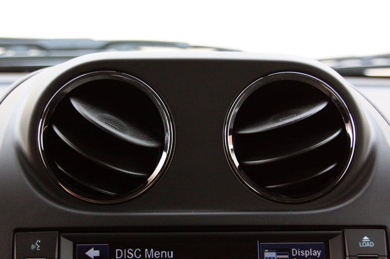 2011 Jeep Compass dash vents