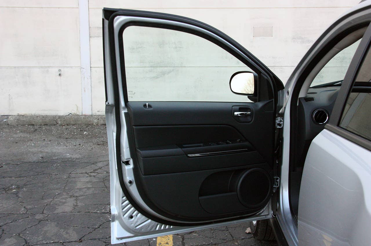 2011 Jeep Compass door