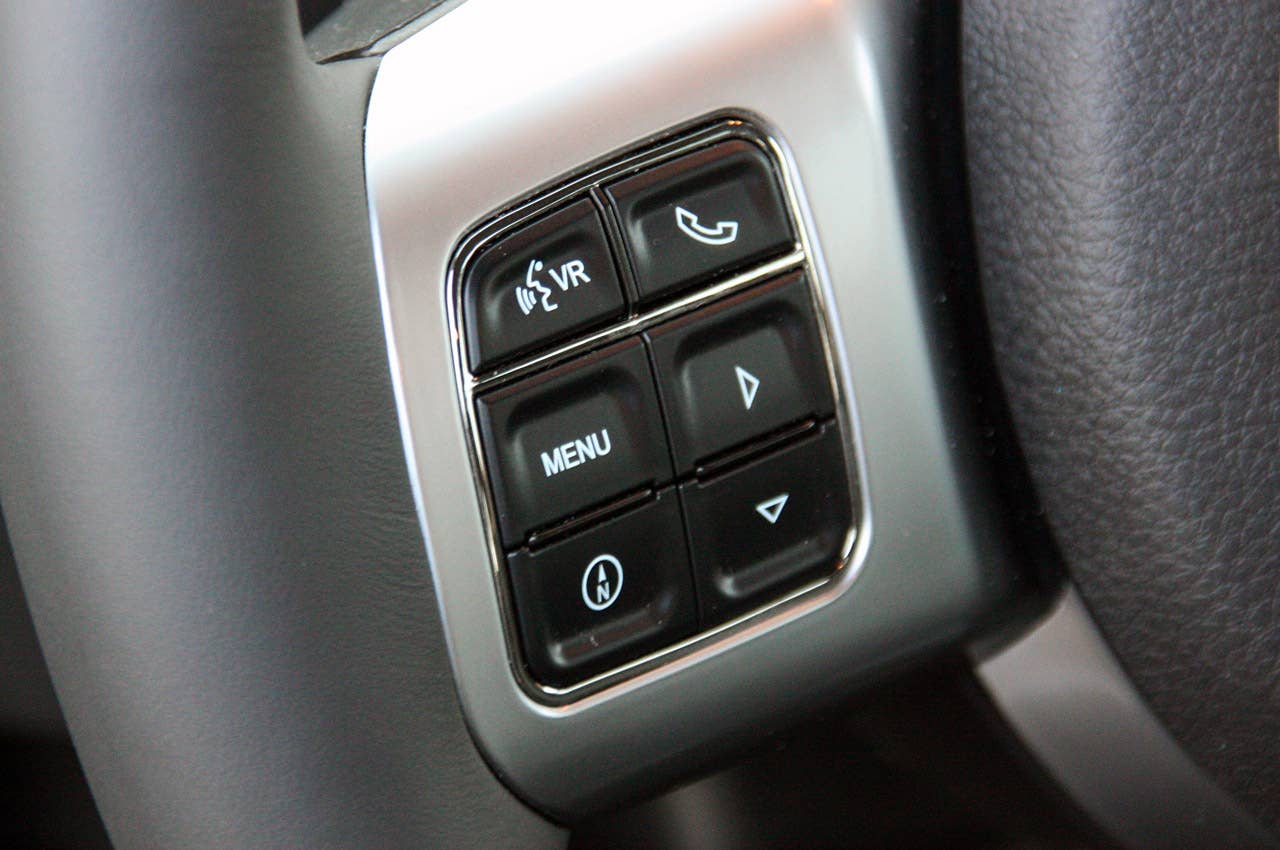 2011 Jeep Compass steering wheel controls