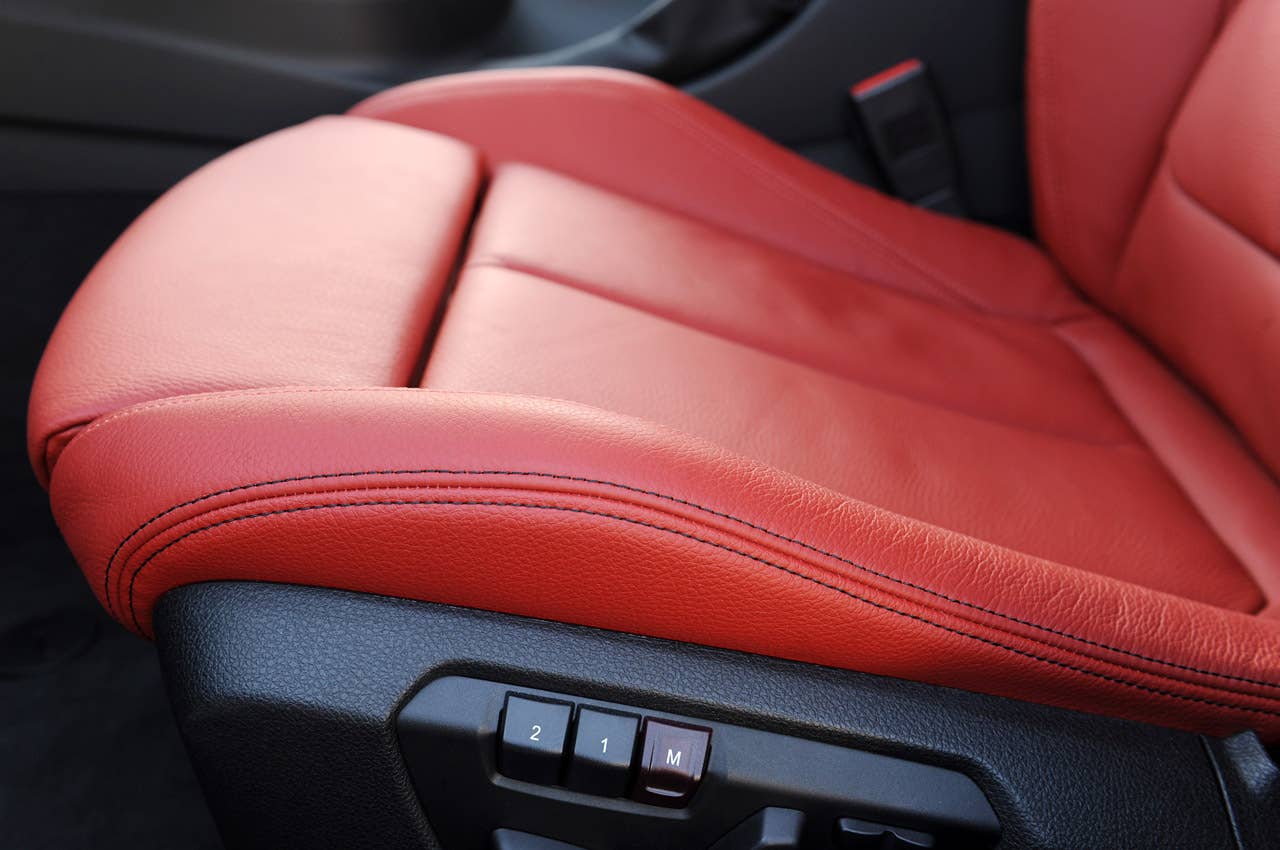 2012 BMW 335i seat detail