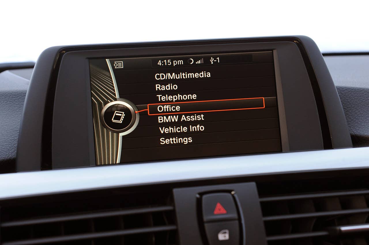 2012 BMW 335i multimedia system display