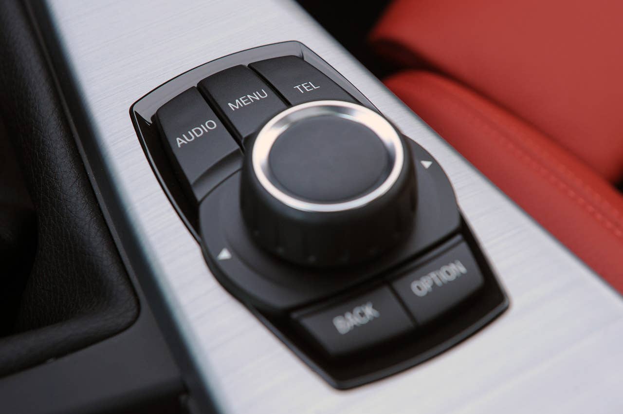 2012 BMW 335i multimedia system controls