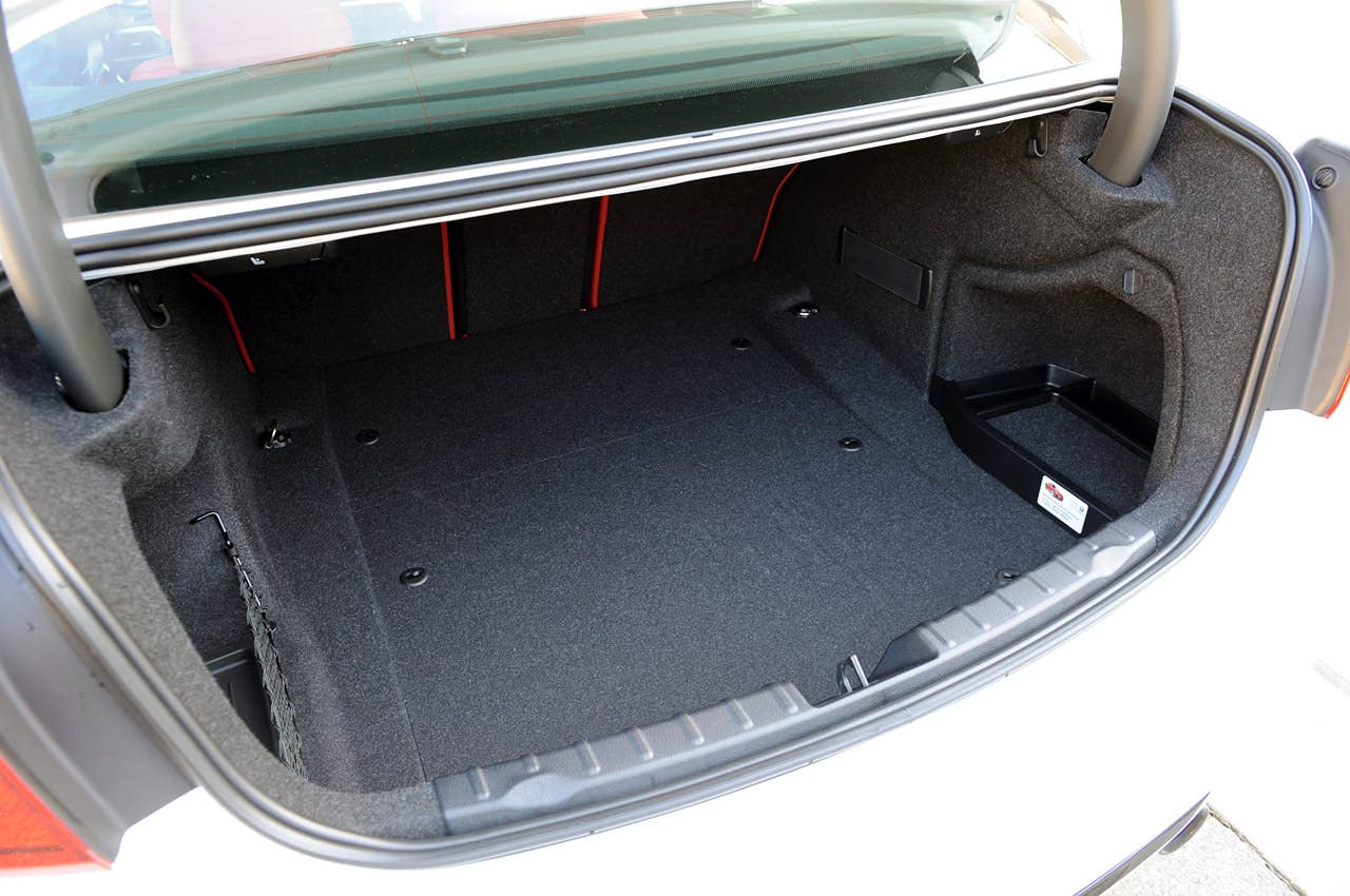 2012 BMW 335i trunk