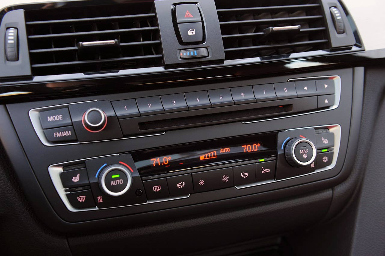 2012 BMW 335i instrument panel