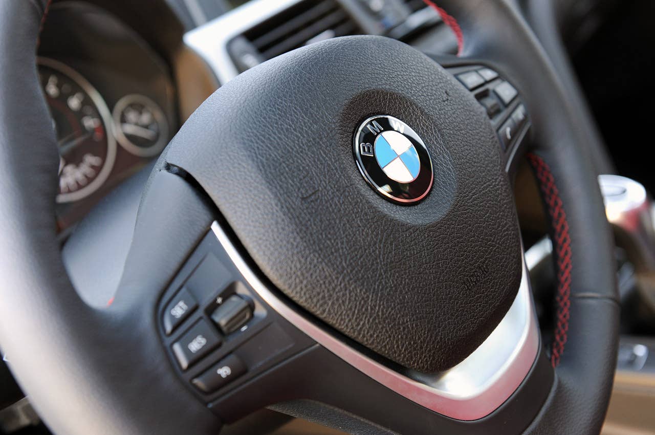 2012 BMW 335i steering wheel