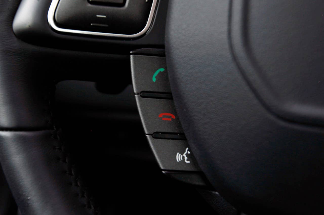 2012 Land Rover Range Rover Evoque Coupe steering wheel controls