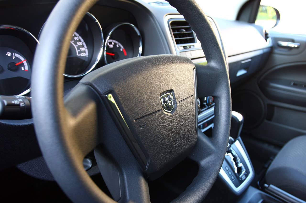 2011 Dodge Caliber Heat steering wheel