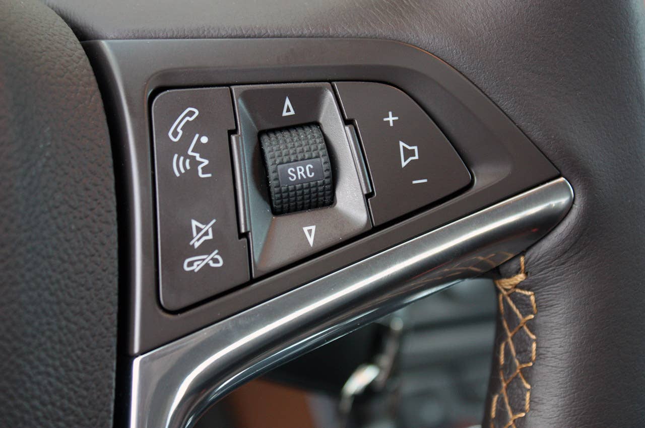 2013 Buick Encore steering wheel controls