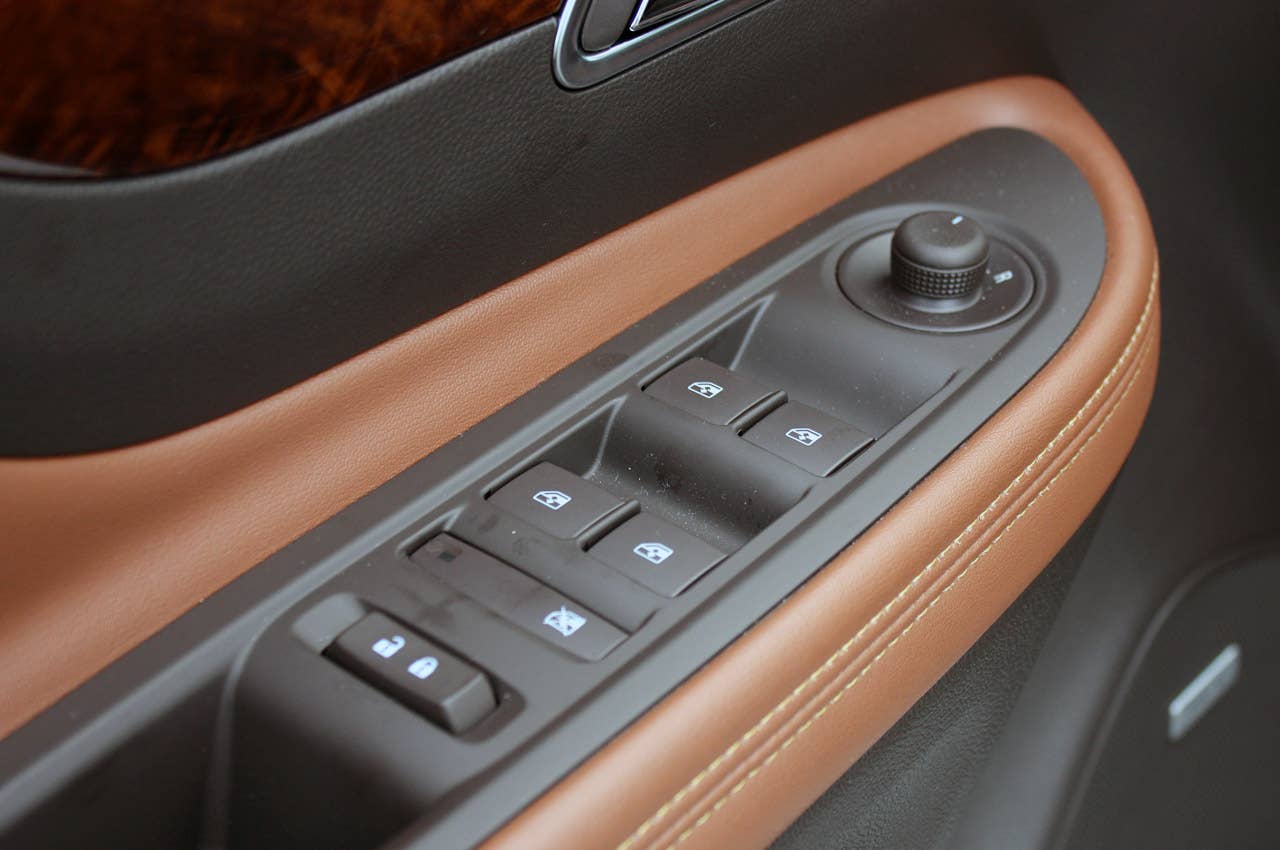 2013 Buick Encore door controls