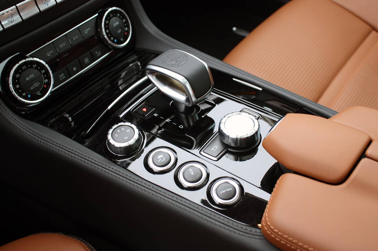2012 Mercedes-Benz CLS63 AMG center console