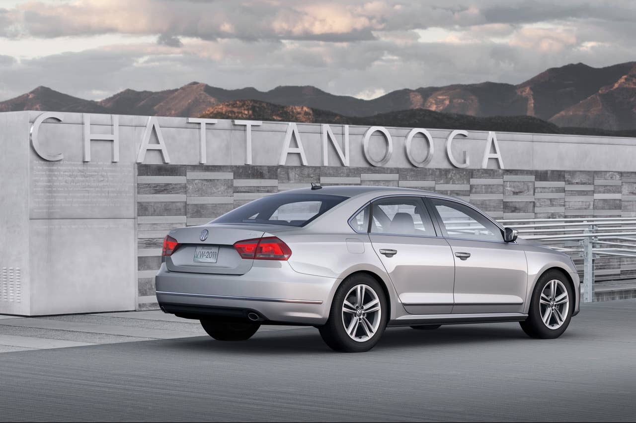 2012 Volkswagen Passat rear 3/4 view