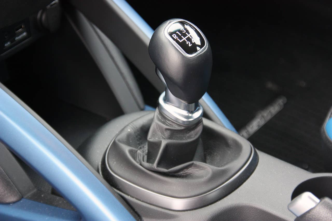 Long-Term 2013 Hyundai Veloster Turbo six-speed manual shifter