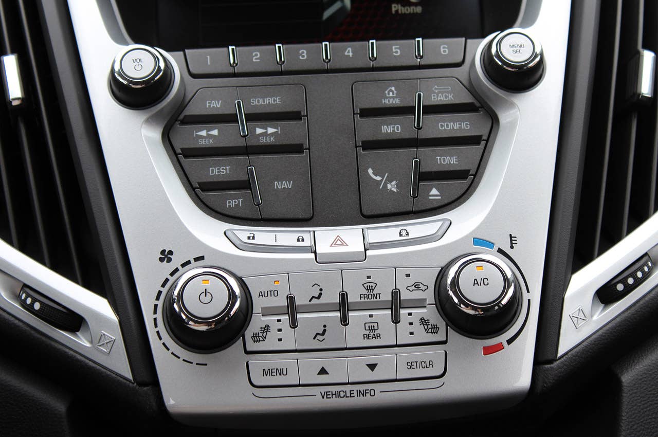 2013 GMC Terrain Denali instrument panel