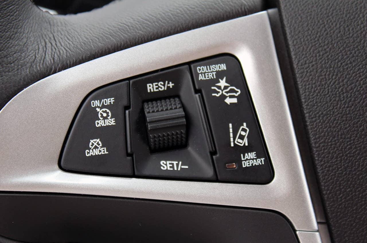 2013 GMC Terrain Denali steering wheel controls