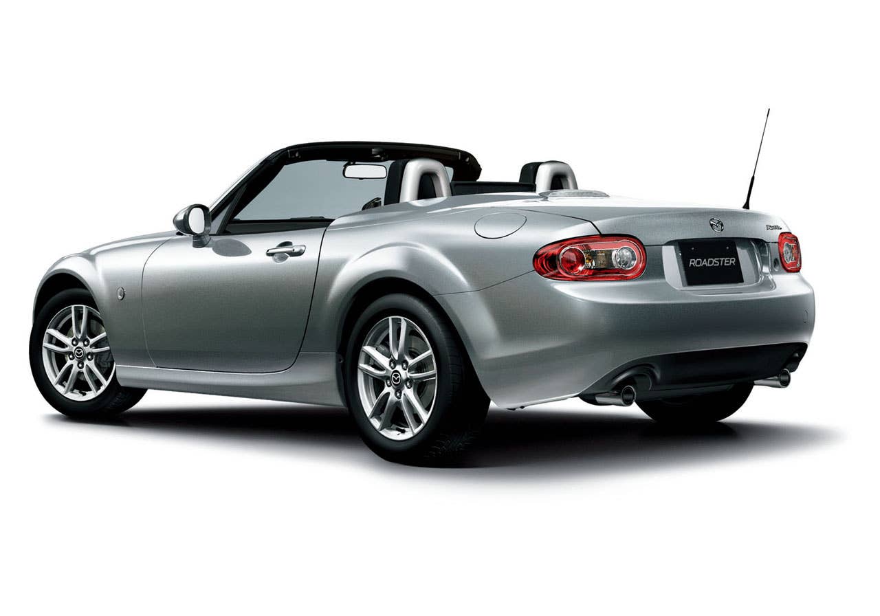 2013 Mazda MX-5 Miata rear 3/4