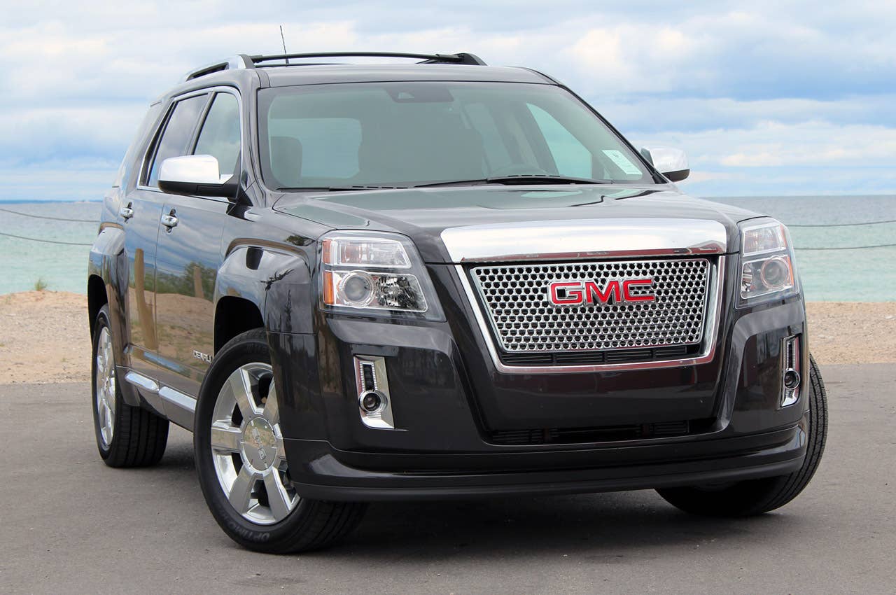 2013 GMC Terrain Denali front 3/4 view