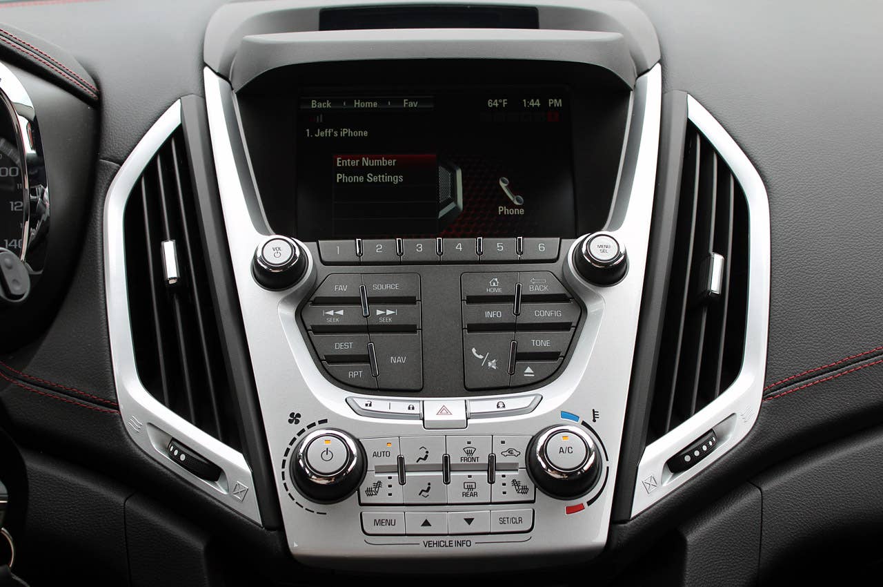 2013 GMC Terrain Denali instrument panel