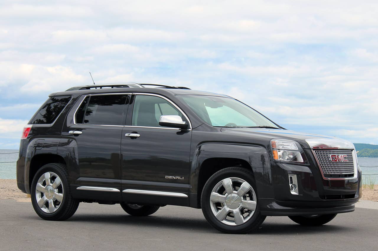 2013 GMC Terrain Denali front 3/4 view