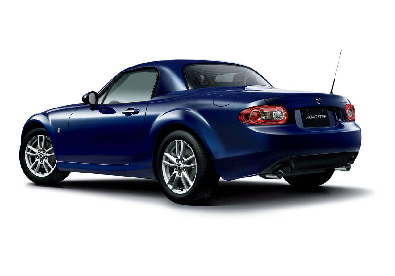 2013 Mazda MX-5 Miata retractable hard top rear 3/4