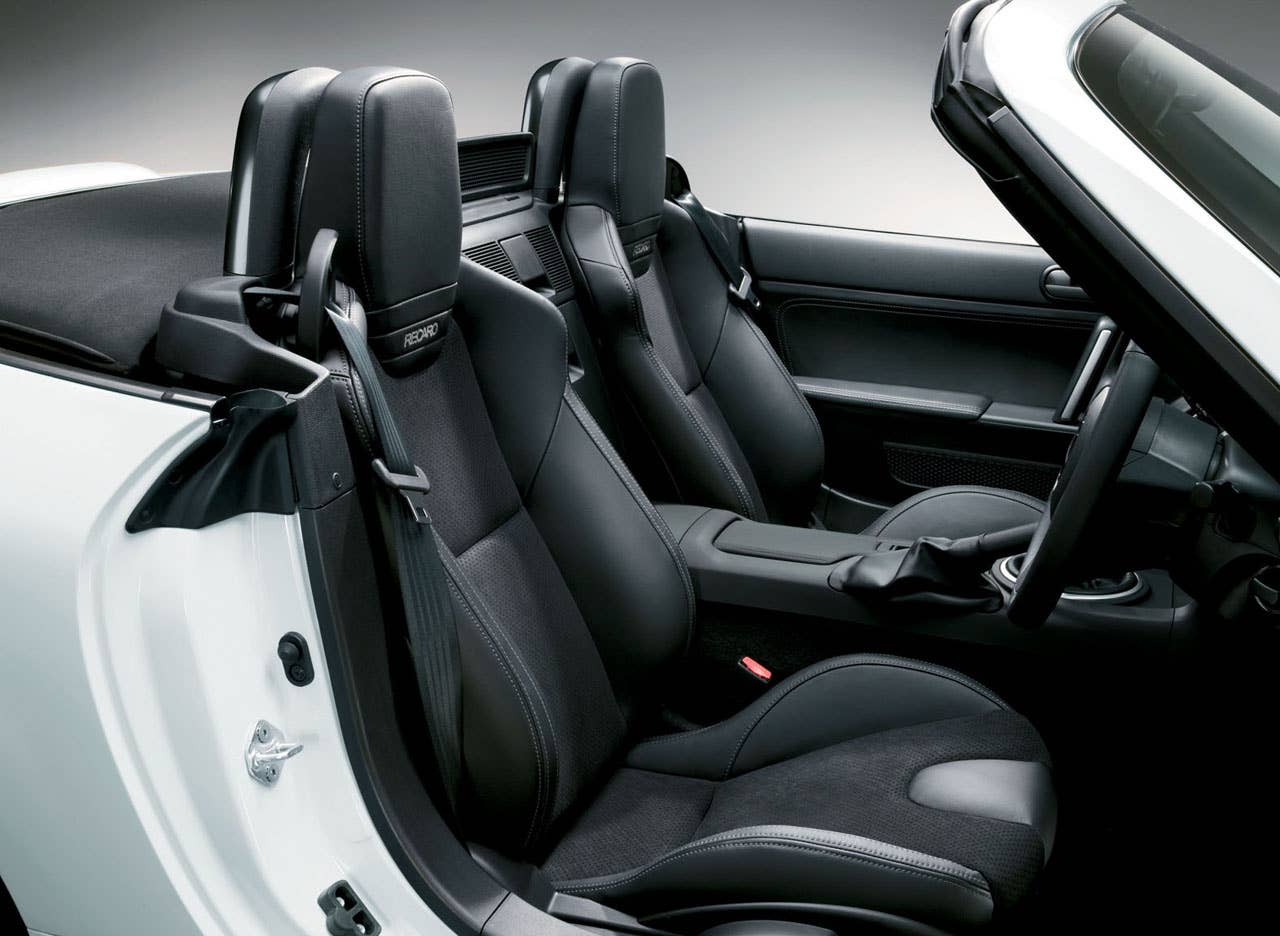 2013 Mazda MX-5 Miata seats