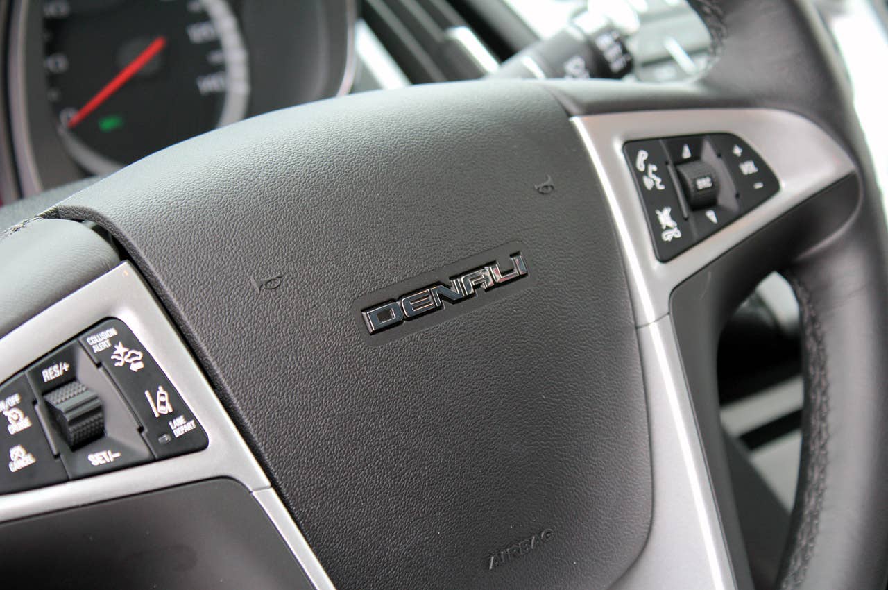 2013 GMC Terrain Denali steering wheel