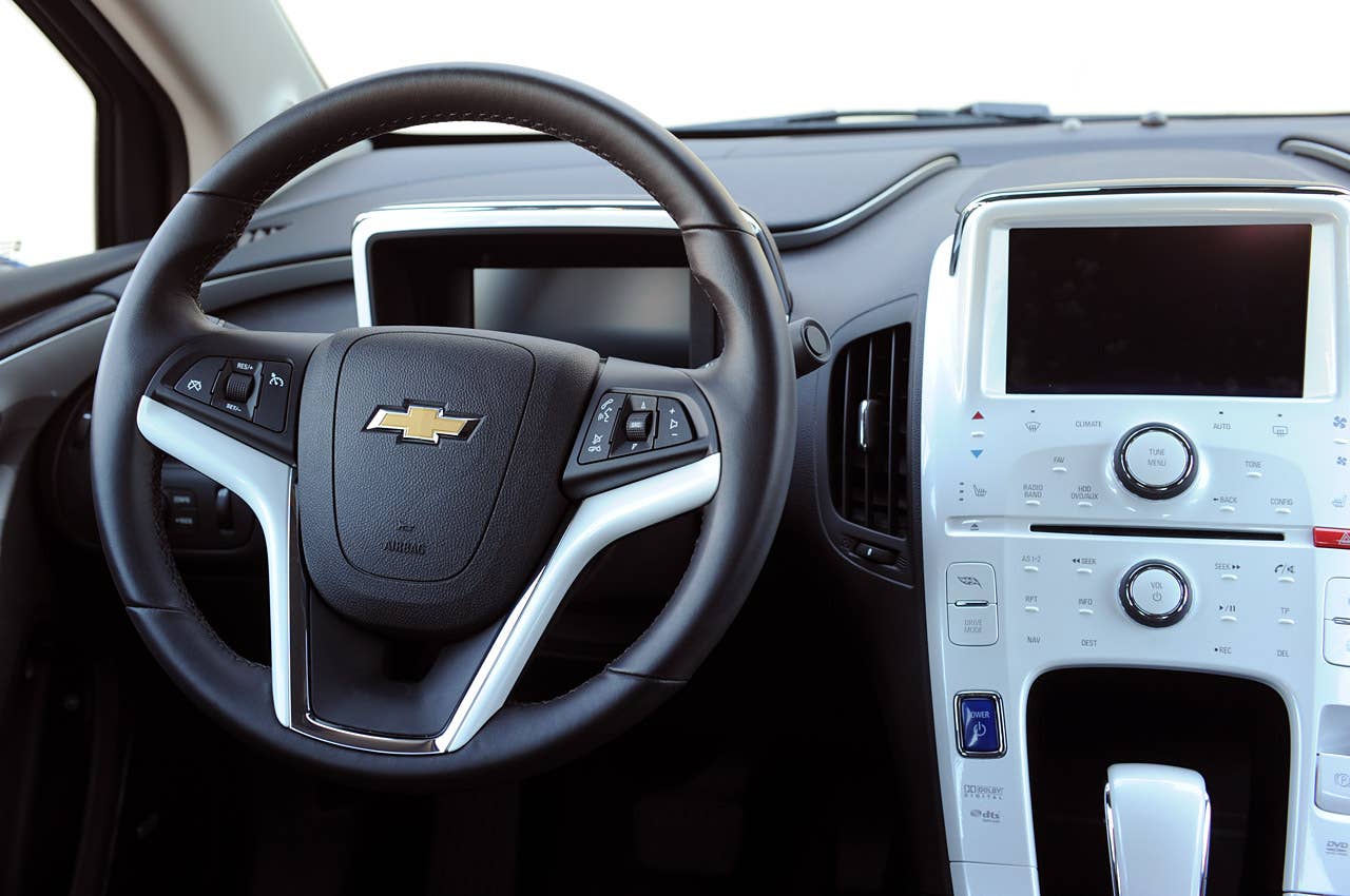 2011 Chevrolet Volt interior
