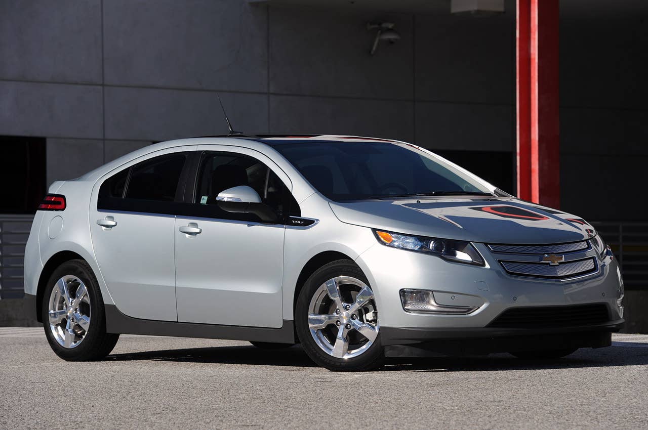 2011 Chevrolet Volt front 3/4 view