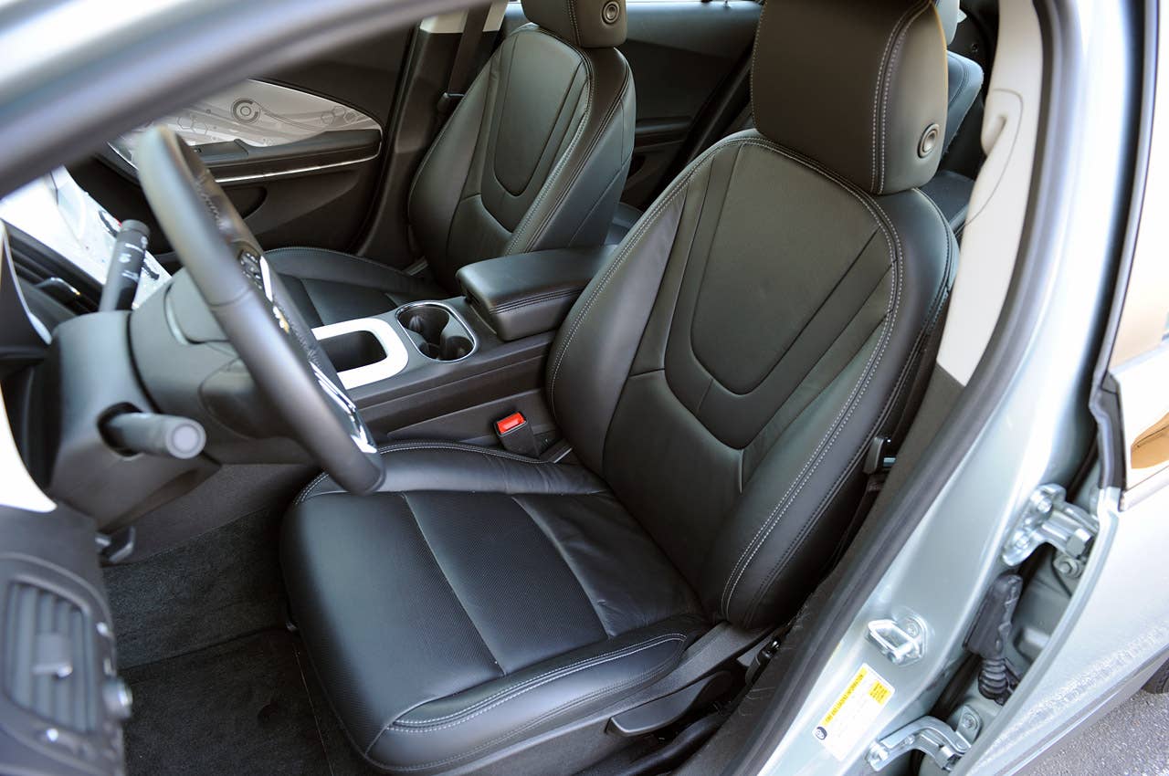 2011 Chevrolet Volt front seats