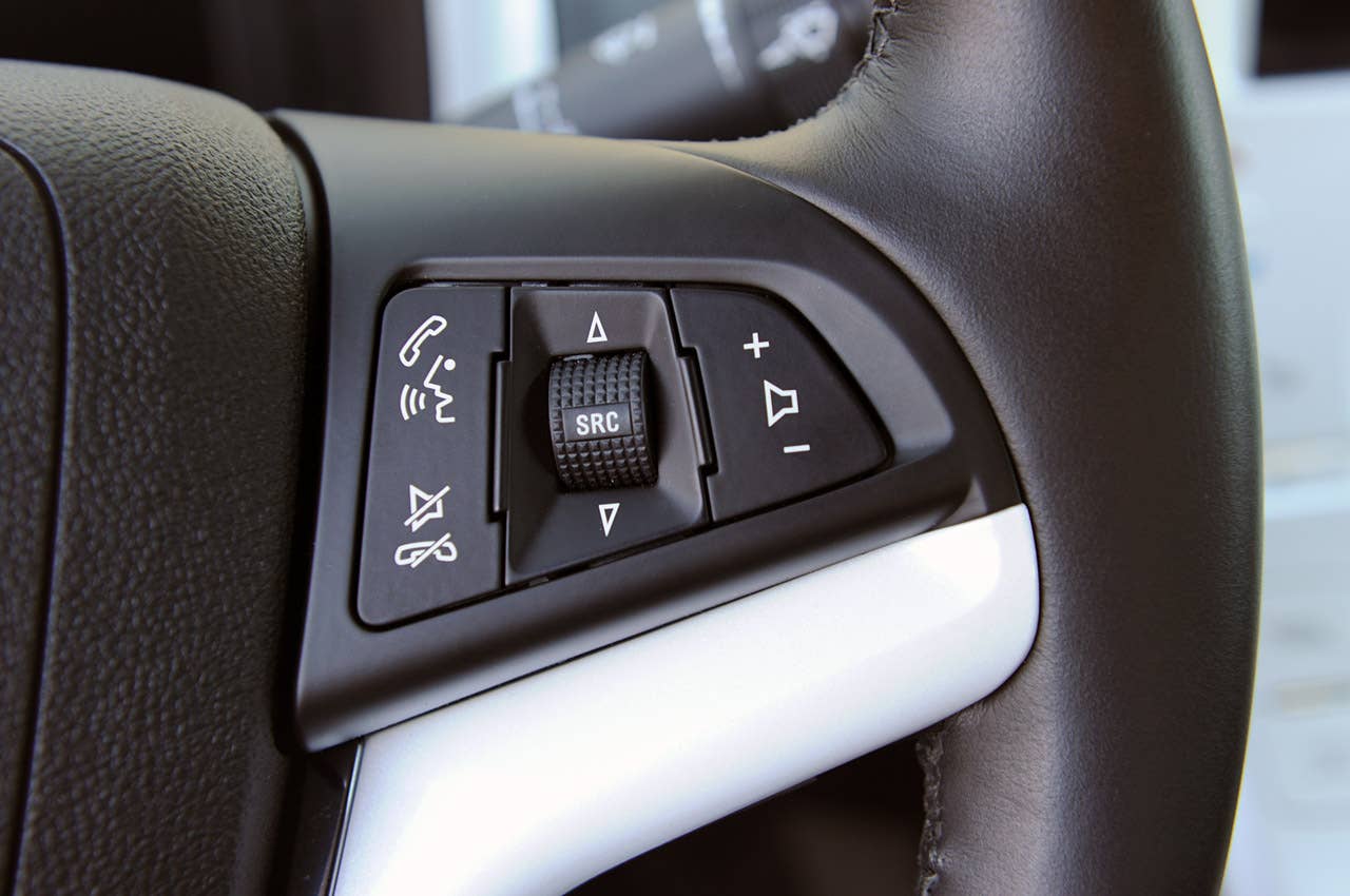 2011 Chevrolet Volt steering wheel controls