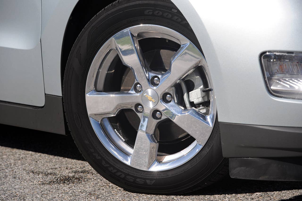 2011 Chevrolet Volt wheel