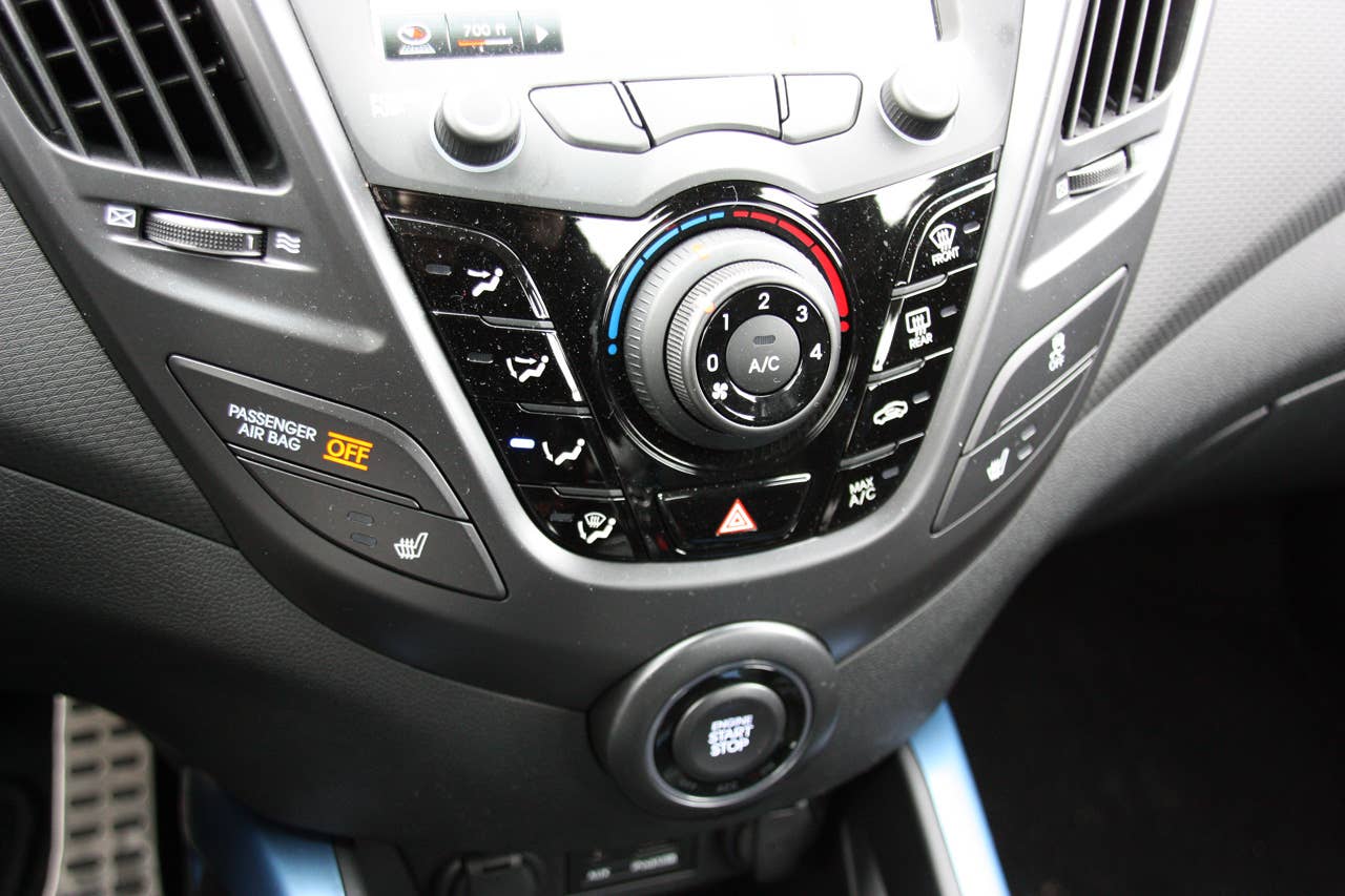 Long-Term 2013 Hyundai Veloster Turbo center stack