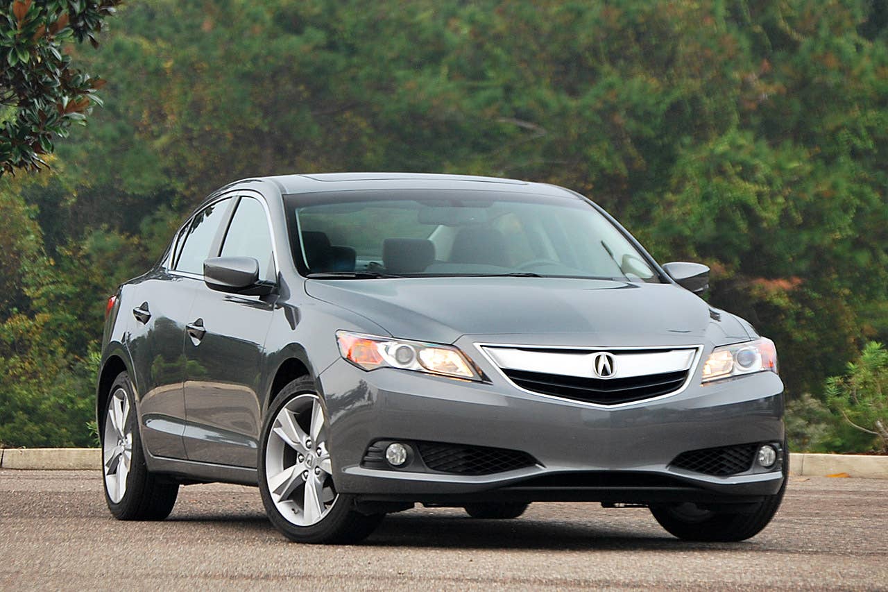 2013 Acura ILX front 3/4 view