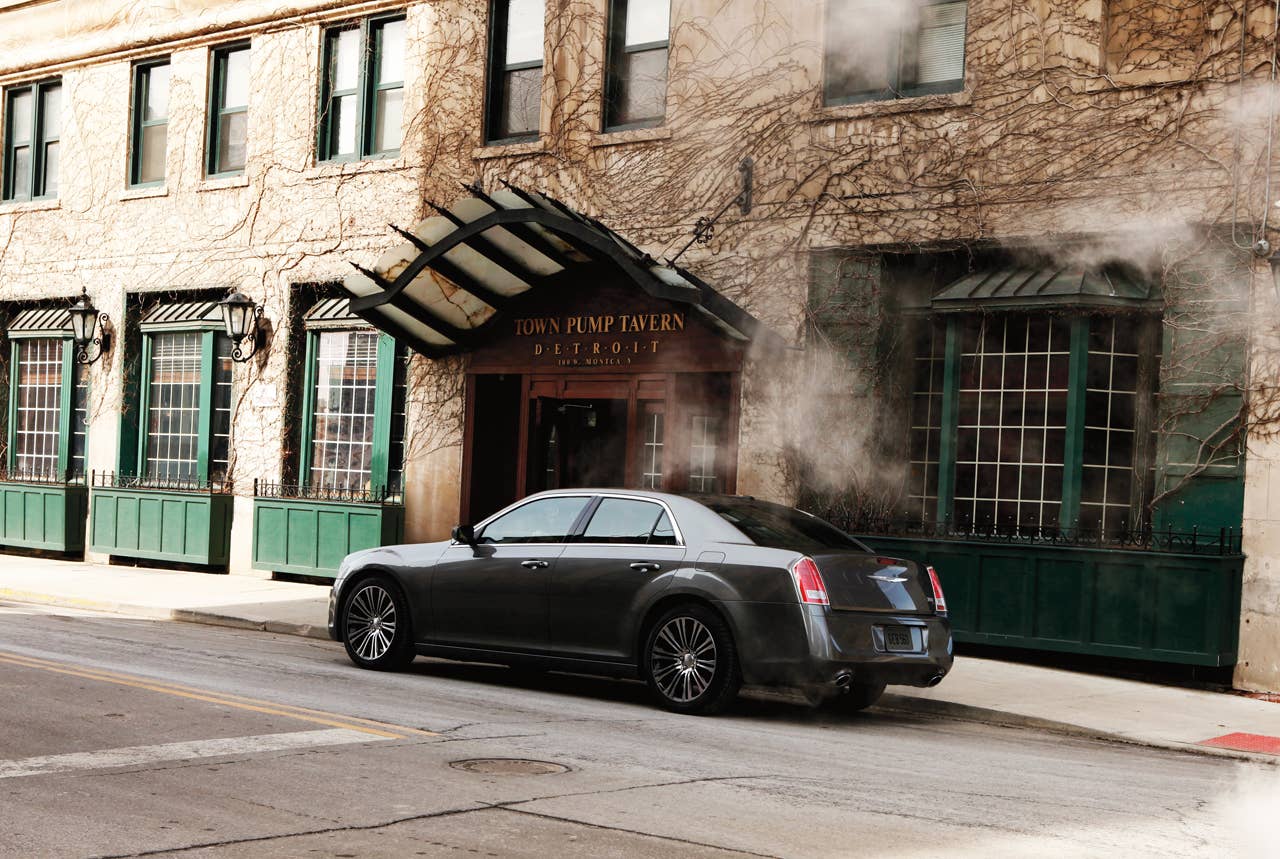 2012 Chrysler 300S rear 3/4