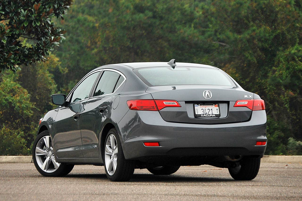 2013 Acura ILX rear 3/4 view