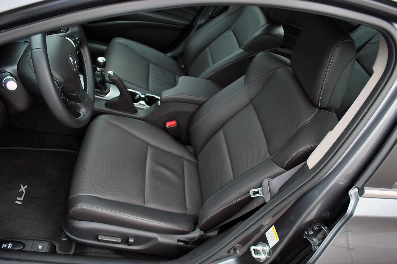 2013 Acura ILX front seats