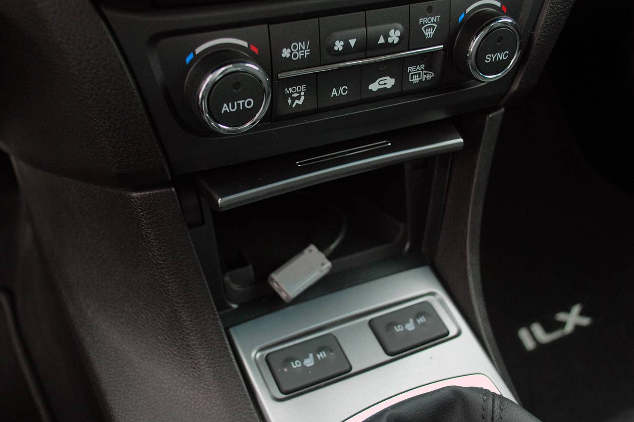 2013 Acura ILX USB input