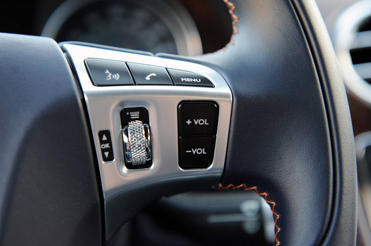 2011 Bentley Continental GT steering wheel controls