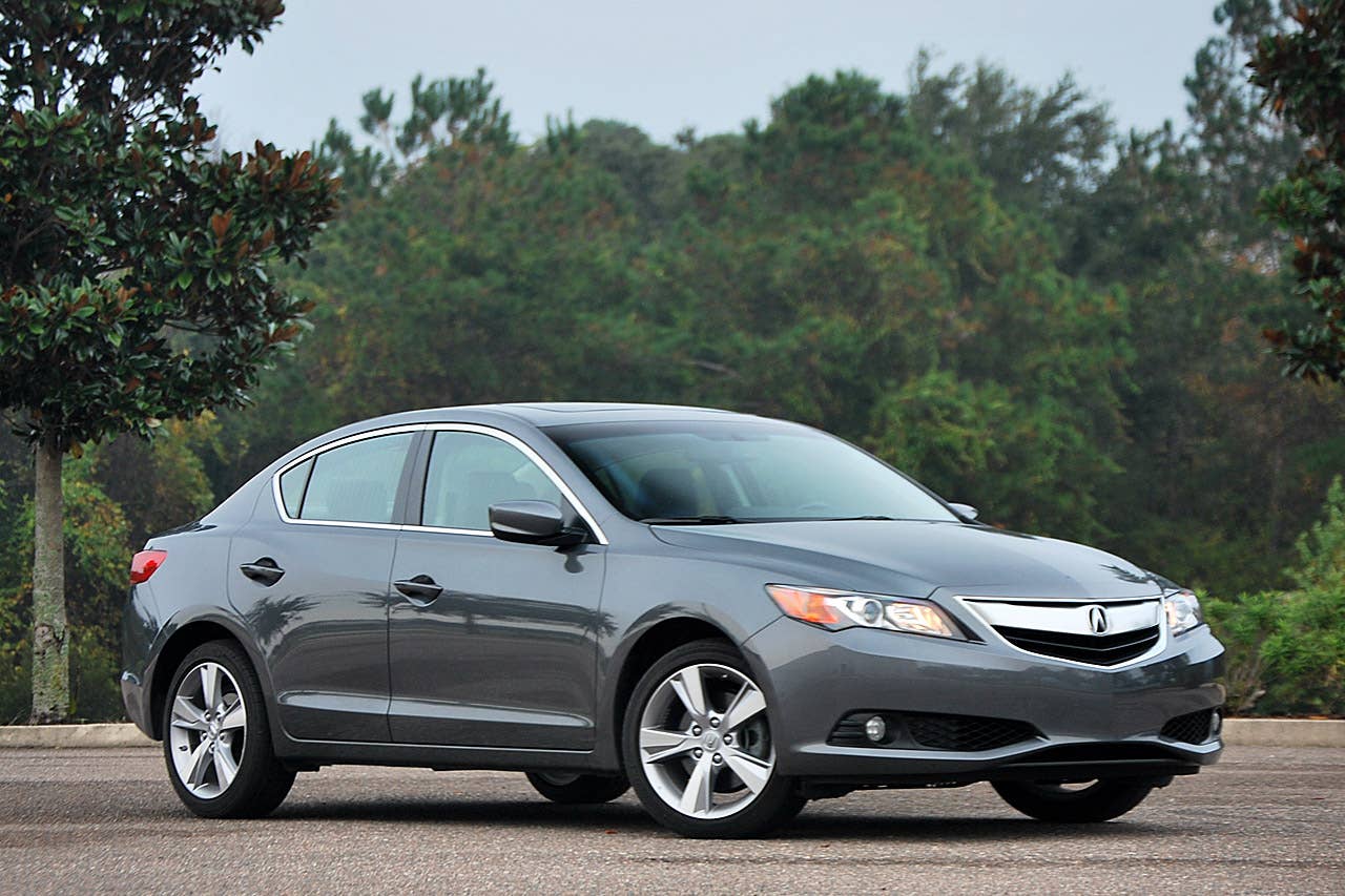 2013 Acura ILX front 3/4 view