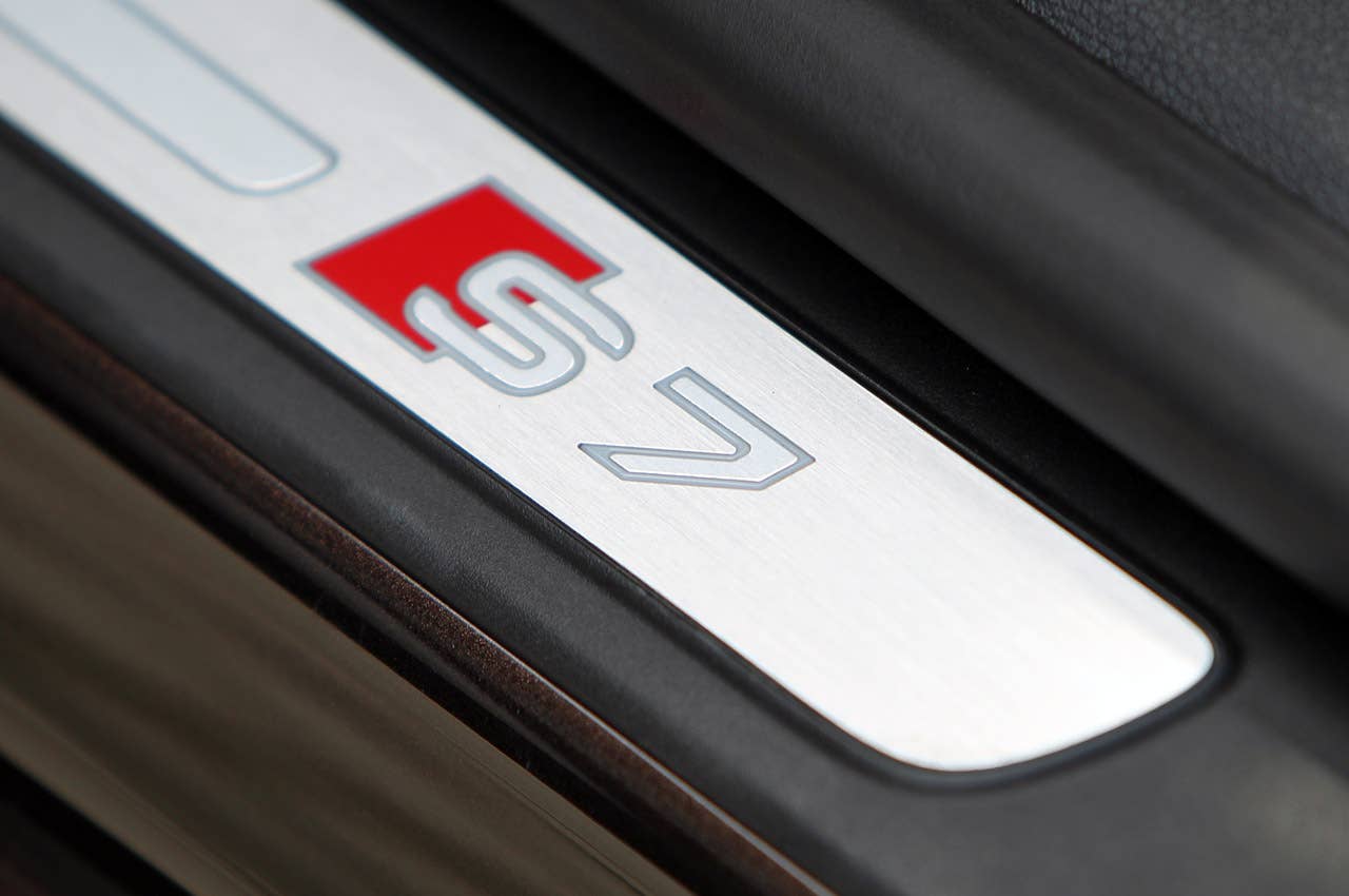 2013 Audi S7 sill plate