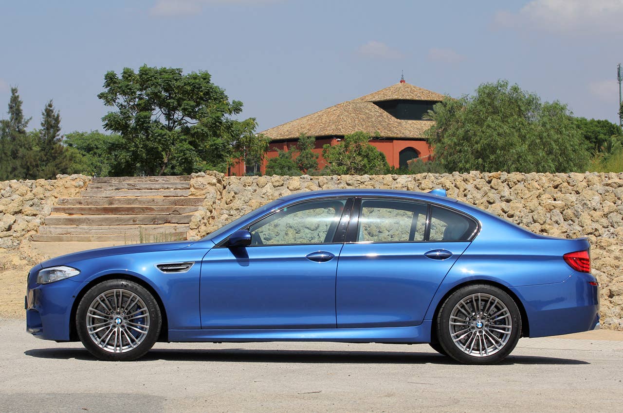 2012 BMW M5 side view
